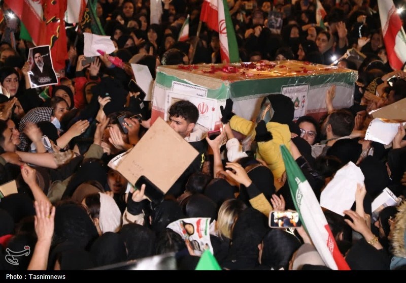 یاسوج به خروش آمد؛ مردم با تشییع 2 شهید فریاد بیعت سر دادند+تصاویر اخبار یاسوج , شهید امام خامنه ای (ره) ,