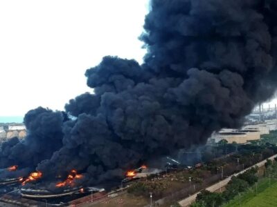 آتش‌سوزی گسترده در پالایشگاه «الاحمدی» کویت به دنبال اصابت یک پهپاد