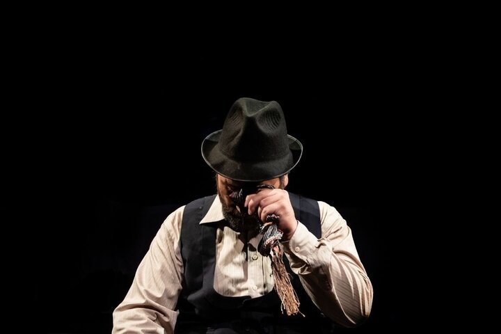 آغاز سال تئاتری ۱۴۰۵ با بیش از ۱۱ اثر؛ نمایشی درباره برده‌داری اجرا شد