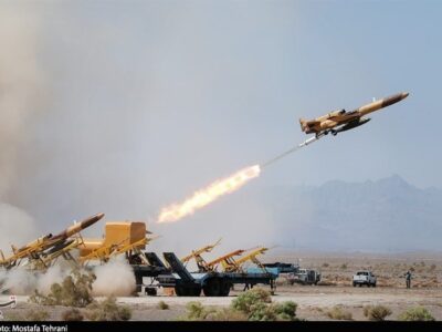 آمادهسازی و شلیک پهپاد ایرانی به سمت دشمن آمریکایی ـ صهیونی