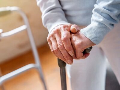 آنچه باید از «پارکینسون» بدانیم؛ از علائم بیماری تا درمان