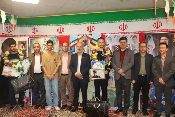 آیین تجلیل از ۲ خدمه ناو دنا در اراک برگزار شد