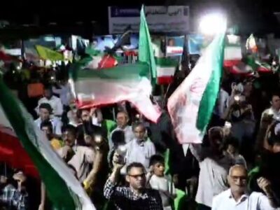 اجتماع شبانه مردم بندر دیر