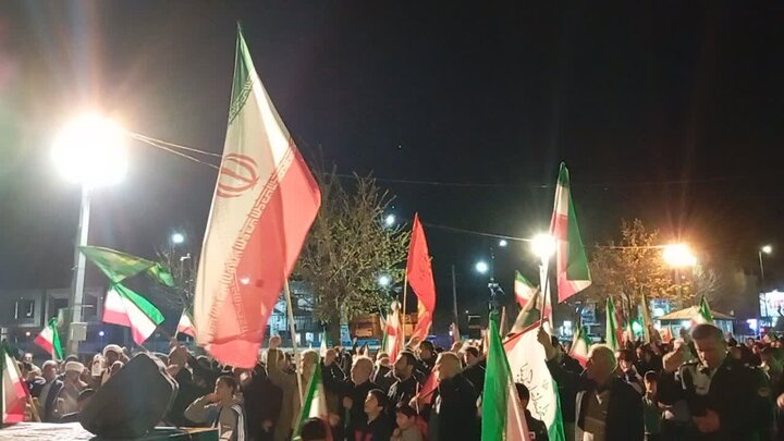 اجتماع شبانه مردم فراهان در حمایت از رهبر انقلاب و نیروهای مسلح