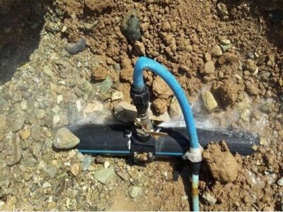 اجرای عملیات اصلاح شبکه آب و نوسازی ۱۰۰ انشعاب در روستای ارسطو