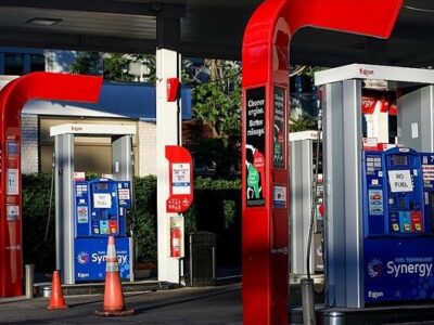 اختلاف وزیر انرژی آمریکا و ترامپ درباره زمان کاهش قیمت بنزین