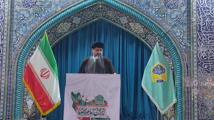 امام جمعه گناوه: حضور مردم در خیابان‌ها مشت محکمی بر دهان دشمنان است