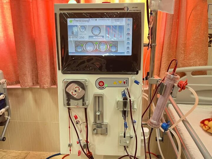 اهدای دستگاه دیالیز ۱۲ میلیارد ریالی به بیمارستان شهدای دهگلان