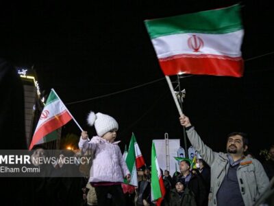 ایستادگی مردم بویین زهرا در شب پنجاه و ششم