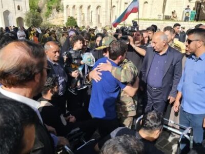 بازگشت 9 تن از دریادلان ناوچه دنا به شیراز + تصاویر