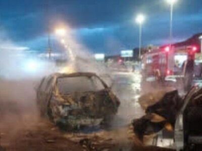 برخورد پژو ۴۰۵ و پارس در جاده اراک- قم منجر به آتش‌گرفتن خودروها شد