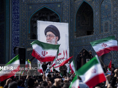 تجمع دختران جانفدا در میدان نقش جهان اصفهان