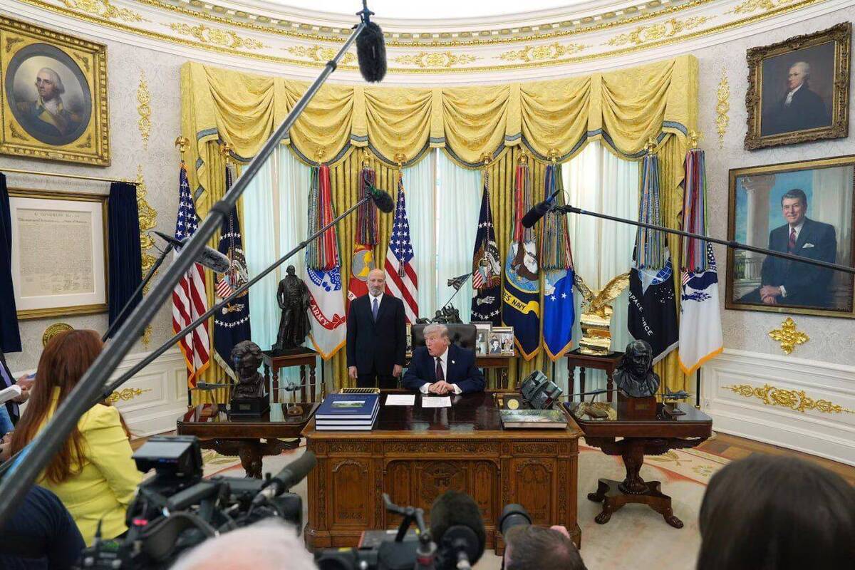 ترامپ: به زودی ایران را ترک می‌کنیم