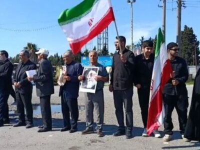 تشکیل زنجیره انسانی در مقابل نیروگاه شهید سلیمی نکا