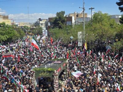 تشییع باشکوه فرزند ایران؛ طو‌اف پیکر شهید ‌موسوی در حرم کریمه اهل بیت