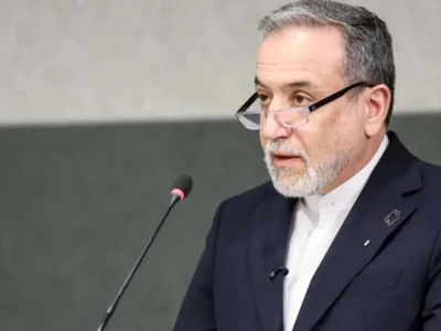 تصاویر توجه‌برانگیز از ورود عراقچی به اسلام‌آباد+ عکس