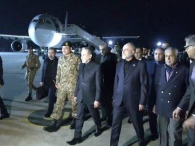 تصویری دیده نشده از هیات ایران در فرودگاه اسلام آباد + عکس