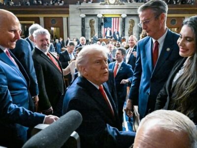 تلاش ۴۸ نماینده کنگره آمریکا برای برکناری ترامپ/ دراپ سایت خبر داد