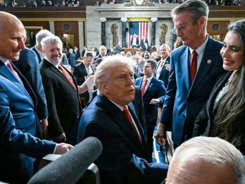 تلاش ۴۸ نماینده کنگره آمریکا برای برکناری ترامپ/ دراپ سایت خبر داد