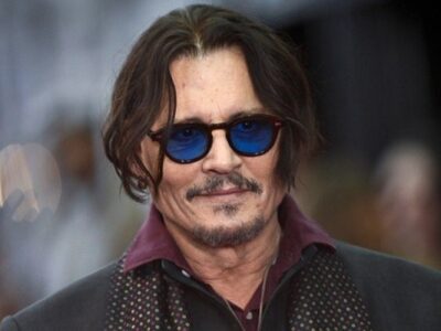 جانی دپ سرود کریسمس را زنده کرد