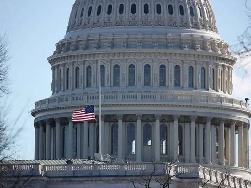 حادثه امنیتی در کاخ سفید/ بازداشت یک نفر در محوطه اصلی