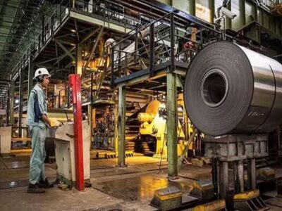 خروج محصولات محتکران از انبار با اعلام عرضه فولاد مبارکه