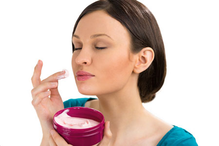 کرم روشن کننده پوست,کرم روشن کننده پوست چیست,مزایای کرم روشن کننده پوست