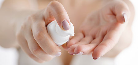 کرم روشن کننده پوست,کرم روشن کننده پوست چیست,مزایای کرم روشن کننده پوست