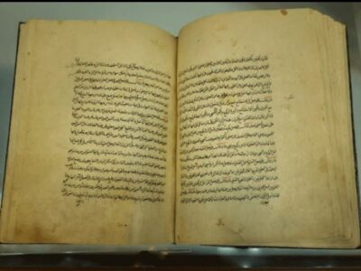 رونمایی از 2 نسخه خطی عیون اخبار الرضا با قدمت 500 سال در مشهد