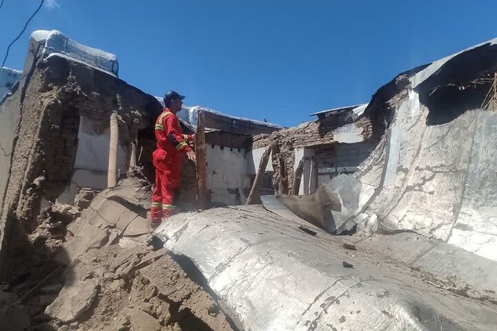 ریزش ساختمان متروکه در میدان جوانشیر کرمانشاه یک مصدوم برجا گذاشت