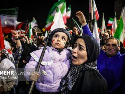 زنان در خط مقدم غیرت ملی؛ از آشپزخانه‌های جهادی تا خیابان‌های شبانه