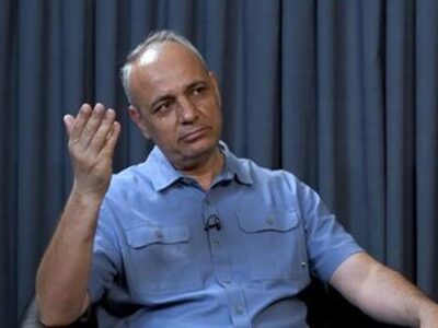 زیدآبادی: بعید می‌دانم پاپ بخواهد بیش از این دهان به دهان این چاکیده‌دهان شود!