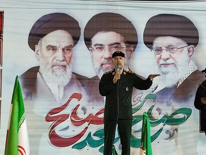 سرهنگ ملک‌علی‌پور: پیام نیروهای مسلح به مردم ماندن در میدان است