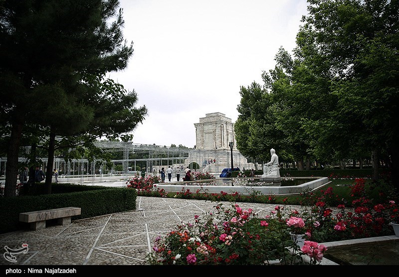 سند مالکیت آرامگاه فردوسی پس از 60 سال صادر شد