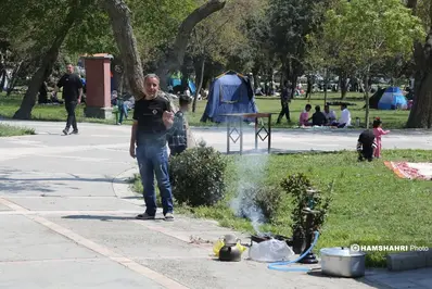 سیزده‌بدر مردم تهران در اوضاع جنگی+ عکس