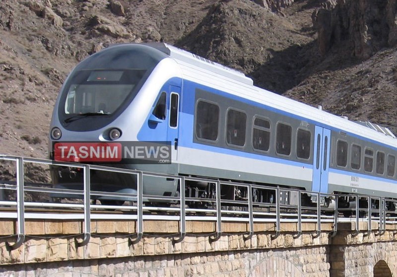 عبور از بحران با ریل‌باس ایرانی؛ قطار شهری میانه-تبریز روی ریل افتاد