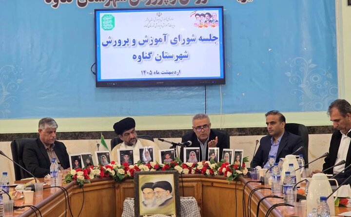 فرماندار گناوه: امتحانات دانش آموزان متناسب با آموزش‌ها باشد