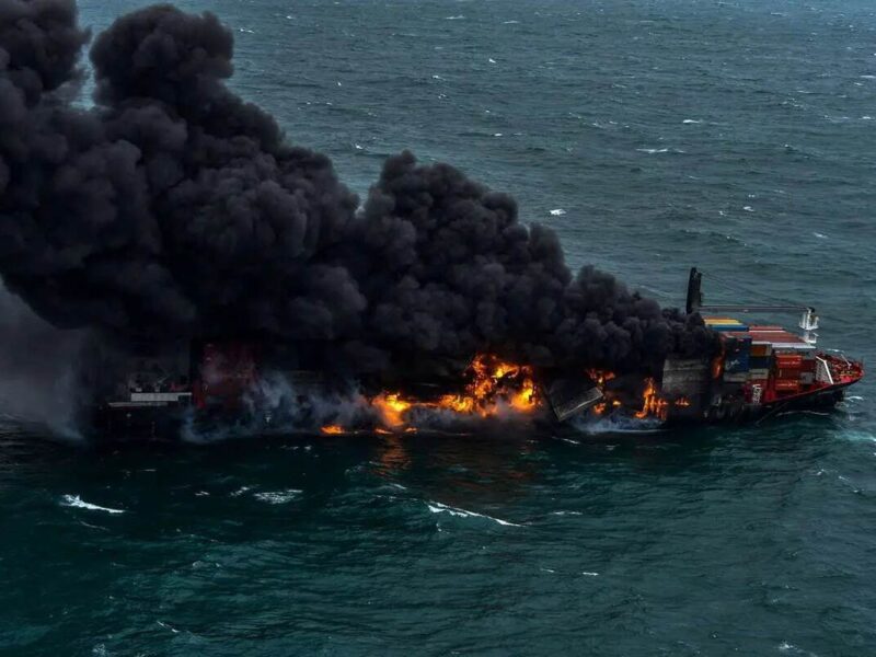 فوری/ یک کشتی کانتینری هدف حمله قرار گرفت