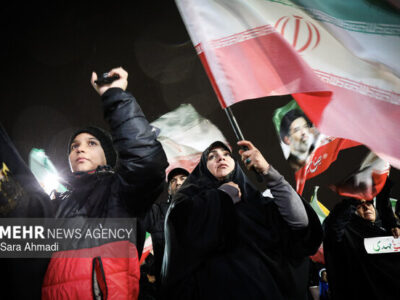 قرار شبانه مردم مشهد در پنجاه و سومین شب