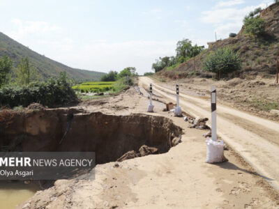 قطع شدن راه ارتباطی سراب باغ آبدانان به دلیل سیلاب