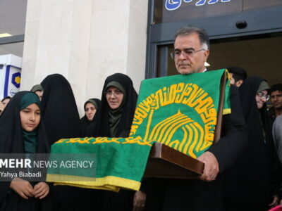 مراسم استقبال از خادمین و پرچم متبرک حرم رضوی در کرمانشاه