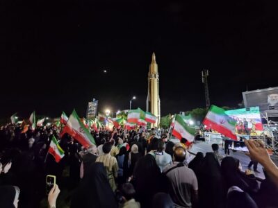 مردم دارالعباده یزد در موج ۵۲ حماسه‌آفرینی میزبان موشک‌ «قدر» شدند