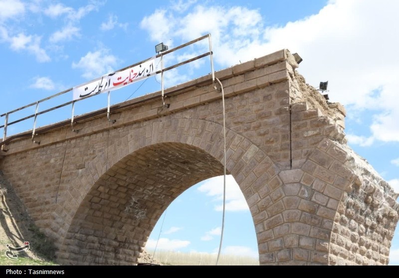 مهندسان ایرانی در میدان مقاومت ستون‌های پل امین‌آباد را برپا کردند