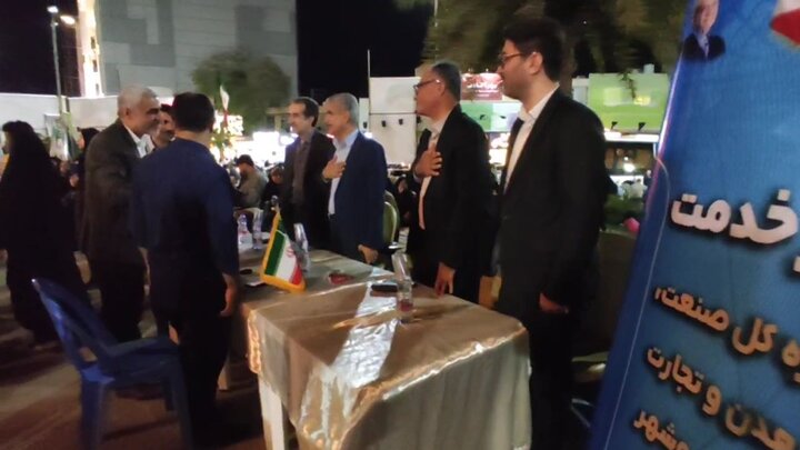 میز خدمت ادارات در تجمع شبانه مردمی بوشهر