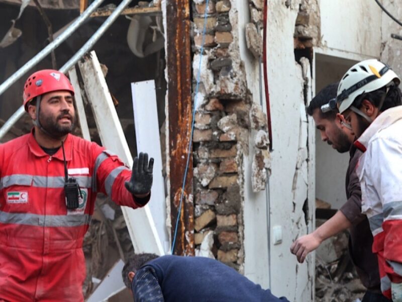 نجات ۴۱۰ نفر از زیرآوار در تهران/ آتش نشانی خبر داد