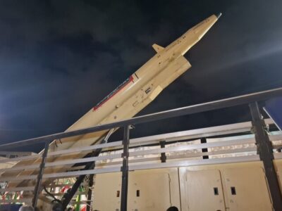 نمایش موشک خیبر هوا فضای سپاه در میدان ساعت تبریز