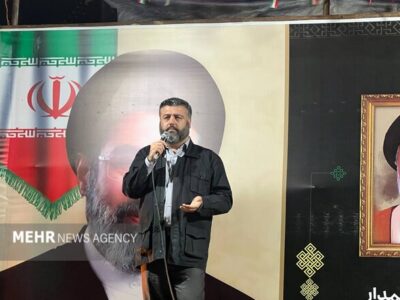 نیازمند: مردم با «مرگ بر آمریکا» محکم به دهان دشمن می‌زنند