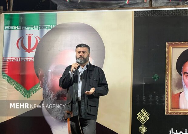 نیازمند: مردم با «مرگ بر آمریکا» محکم به دهان دشمن می‌زنند