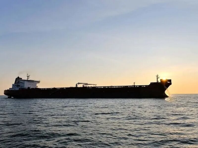 ورود اولین کشتی ایرانی بعد از اولتیماتوم ترامپ به آب‌های آزاد+ عکس