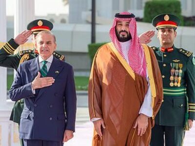 ورود نخست وزیر پاکستان به عربستان برای مذاکره با محمد بن سلمان